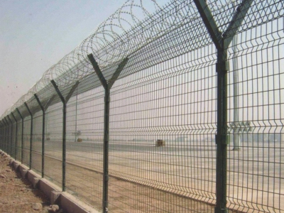 鐵絲網護欄