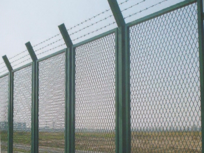 鐵絲網護欄